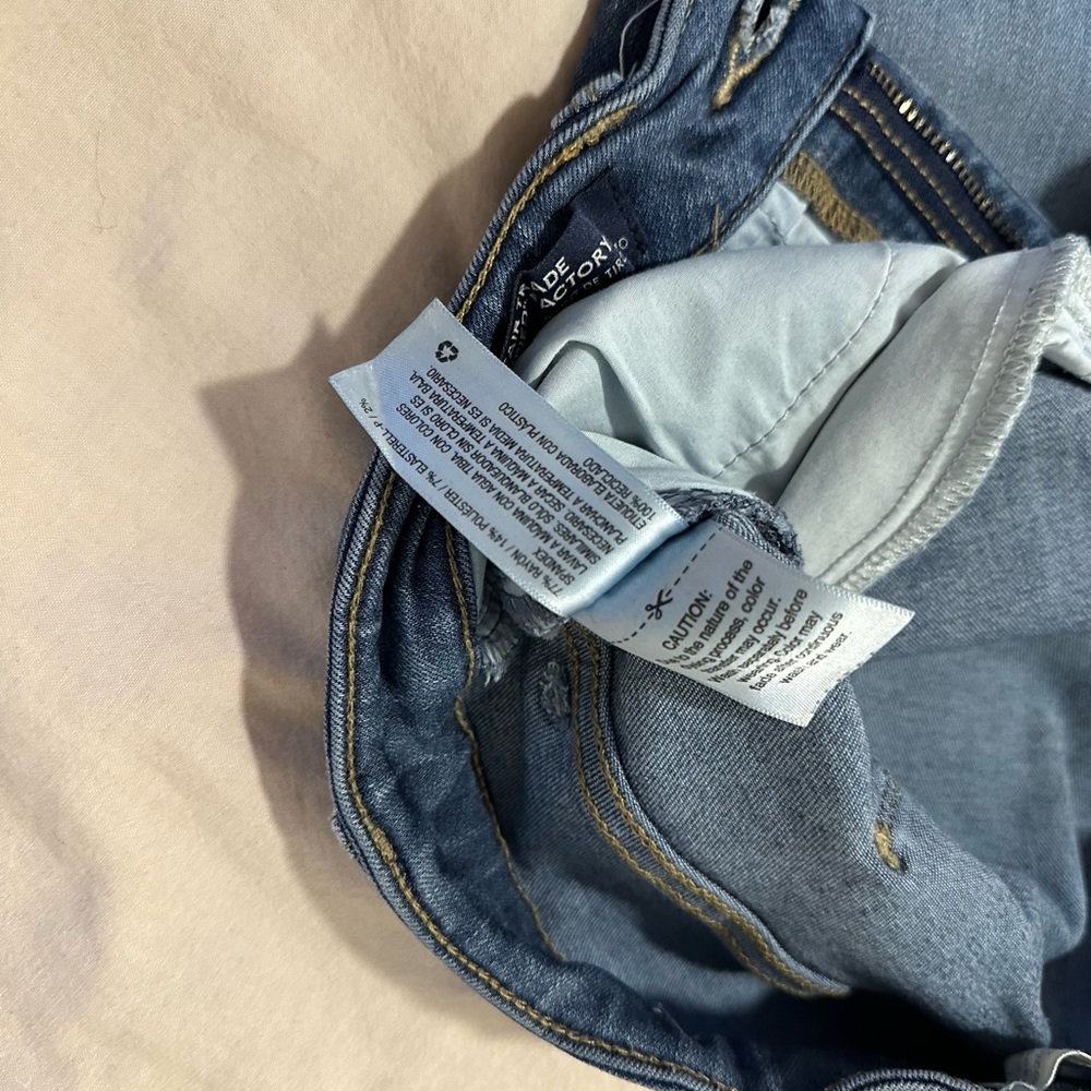 Universal Thread Distressed Skinny Jeans - Picture 5 of 5